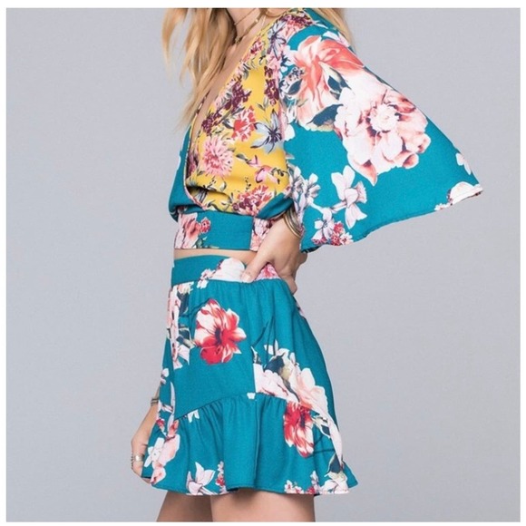 Band of Gypsies Turquoise Floral Crop top size XS - Picture 2 of 9